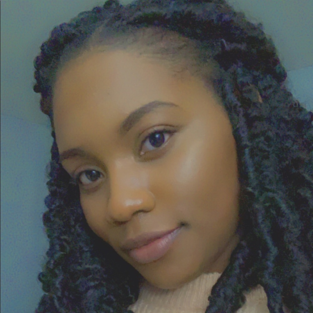Meet your Posher, Monique